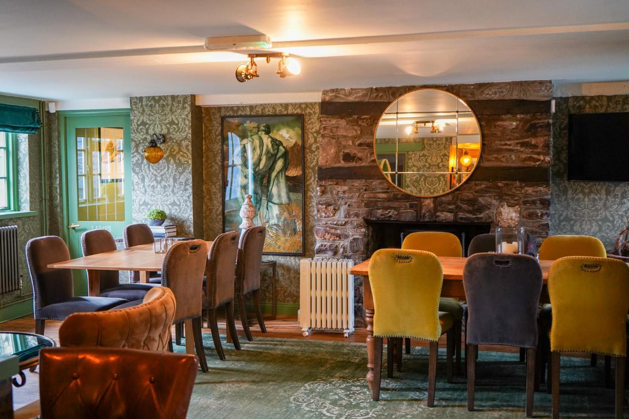 The Bluebell Country Inn, Crickhowell Eksteriør billede