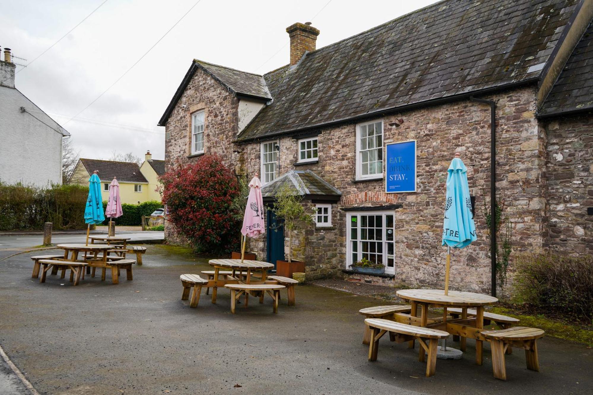 The Bluebell Country Inn, Crickhowell Eksteriør billede